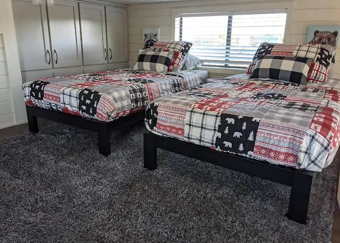 Cozy In A Fun Mini Resort! *