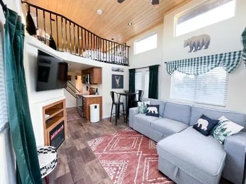 Cozy In A Fun Mini Resort! Ferienhaus
