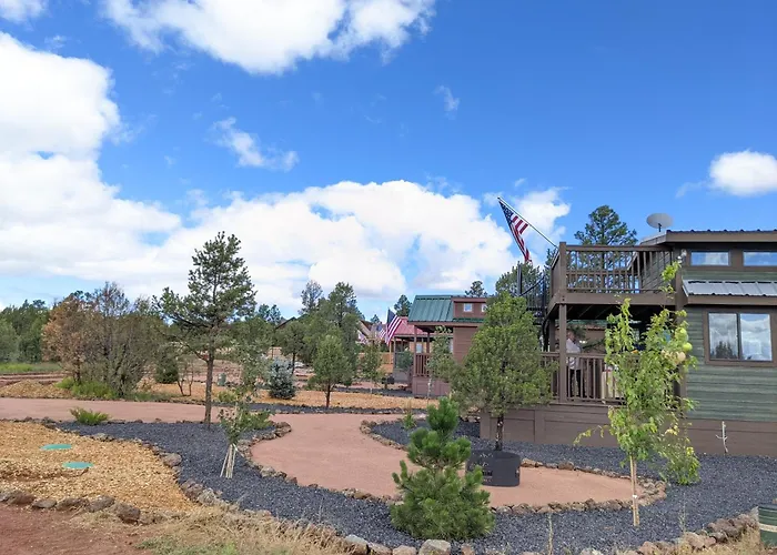 Cozy In A Fun Mini Resort!