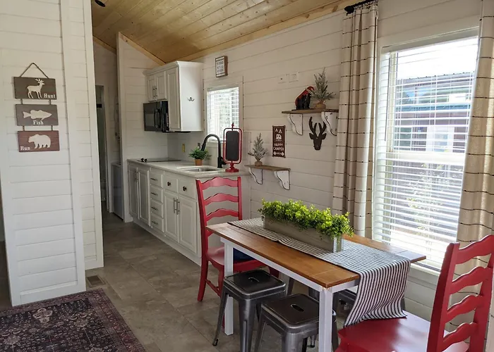 Cozy In A Fun Mini Resort! Ferienhaus *